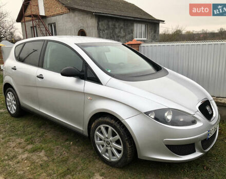 Серый Сеат Алтеа, объемом двигателя 1.6 л и пробегом 300 тыс. км за 4500 $, фото 2 на Automoto.ua