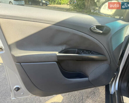 Сірий Сеат Altea, об'ємом двигуна 1.9 л та пробігом 392 тис. км за 5300 $, фото 10 на Automoto.ua