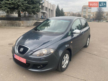 Сеат Altea 2008 у Рівному на Automoto.ua Сірий Сеат Altea, об'ємом двигуна 1.4 л та пробігом 225 тис. км за 4900 $, фото 1 на Automoto.ua