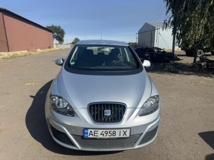 Сеат Алтеа 2010 в Вольногорске на Automoto.ua Серый Сеат Алтеа, объемом двигателя 1.6 л и пробегом 230 тыс. км за 7000 $, фото 1 на Automoto.ua