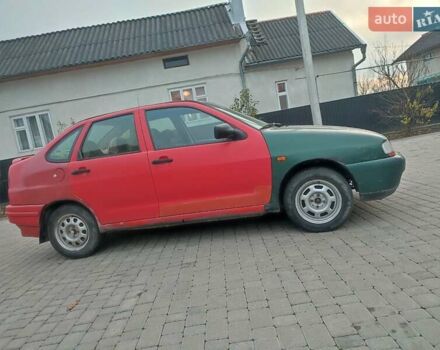 Красный Сеат Кордоба, объемом двигателя 1.6 л и пробегом 359 тыс. км за 997 $, фото 3 на Automoto.ua