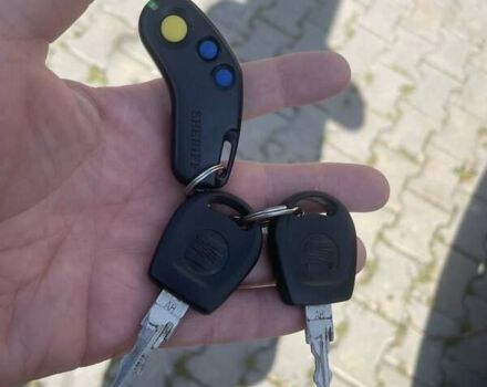 Красный Сеат Кордоба, объемом двигателя 1.8 л и пробегом 163 тыс. км за 2000 $, фото 1 на Automoto.ua