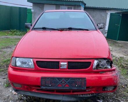 Красный Сеат Кордоба, объемом двигателя 1.5 л и пробегом 200 тыс. км за 1018 $, фото 1 на Automoto.ua