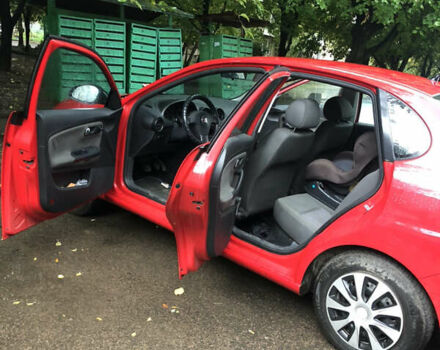 Красный Сеат Кордоба, объемом двигателя 1.4 л и пробегом 190 тыс. км за 3700 $, фото 10 на Automoto.ua