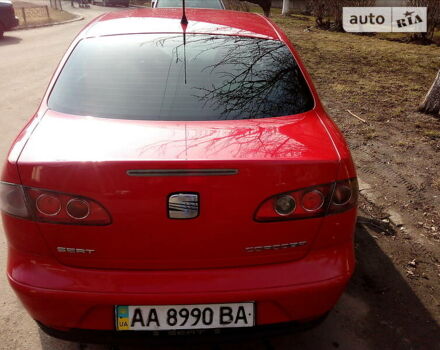 Красный Сеат Кордоба, объемом двигателя 1.4 л и пробегом 217 тыс. км за 3300 $, фото 2 на Automoto.ua