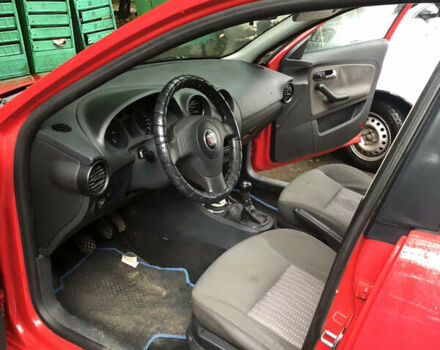 Красный Сеат Кордоба, объемом двигателя 1.4 л и пробегом 190 тыс. км за 3700 $, фото 4 на Automoto.ua