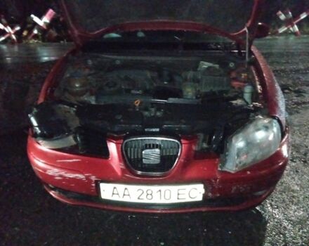 Красный Сеат Кордоба, объемом двигателя 2 л и пробегом 182 тыс. км за 1800 $, фото 2 на Automoto.ua