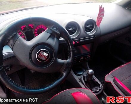 Красный Сеат Кордоба, объемом двигателя 1.4 л и пробегом 300 тыс. км за 2650 $, фото 4 на Automoto.ua