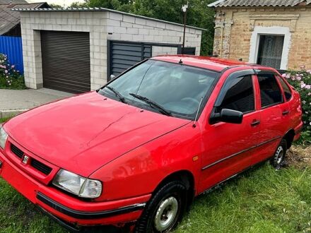 Сеат Cordoba 1993 у Харкові на Automoto.ua Червоний Сеат Cordoba, об'ємом двигуна 1.6 л та пробігом 300 тис. км за 480 $, фото 1 на Automoto.ua