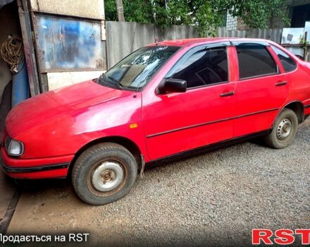 Красный Сеат Кордоба, объемом двигателя 1.6 л и пробегом 123 тыс. км за 1000 $, фото 1 на Automoto.ua