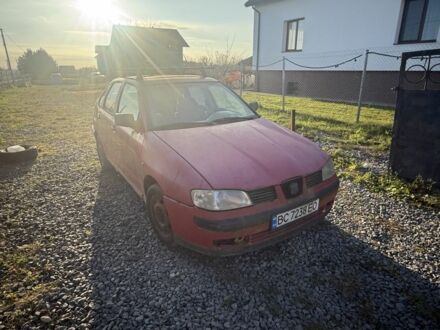 Красный Сеат Кордоба, объемом двигателя 1.6 л и пробегом 200 тыс. км за 621 $, фото 1 на Automoto.ua