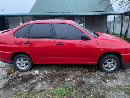 Красный Сеат Кордоба, объемом двигателя 1.6 л и пробегом 200 тыс. км за 591 $, фото 1 на Automoto.ua