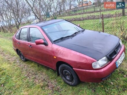 Червоний Сеат Cordoba, об'ємом двигуна 1.39 л та пробігом 250 тис. км за 750 $, фото 1 на Automoto.ua