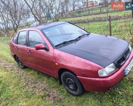 Червоний Сеат Cordoba, об'ємом двигуна 1.39 л та пробігом 250 тис. км за 750 $, фото 1 на Automoto.ua