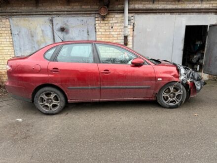 Красный Сеат Кордоба, объемом двигателя 2 л и пробегом 182 тыс. км за 1800 $, фото 1 на Automoto.ua