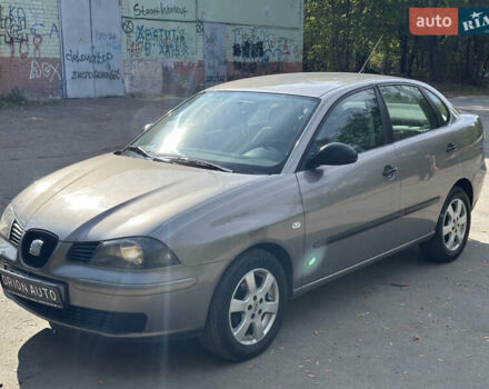 Сірий Сеат Cordoba, об'ємом двигуна 1.39 л та пробігом 261 тис. км за 4800 $, фото 3 на Automoto.ua