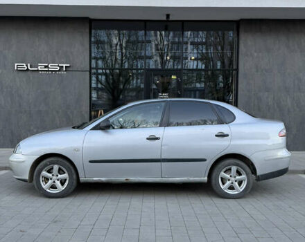 Сірий Сеат Cordoba, об'ємом двигуна 1.4 л та пробігом 300 тис. км за 2000 $, фото 7 на Automoto.ua