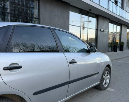 Сірий Сеат Cordoba, об'ємом двигуна 1.4 л та пробігом 300 тис. км за 2000 $, фото 4 на Automoto.ua