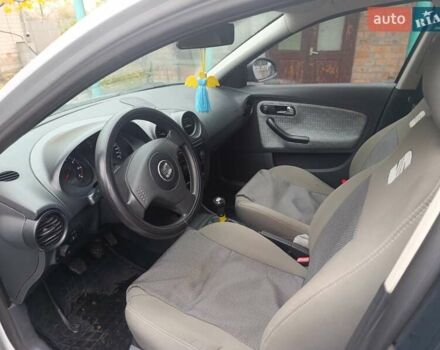 Сірий Сеат Cordoba, об'ємом двигуна 1.39 л та пробігом 165 тис. км за 3000 $, фото 5 на Automoto.ua