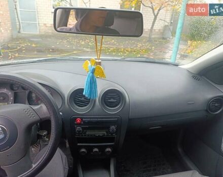 Сірий Сеат Cordoba, об'ємом двигуна 1.39 л та пробігом 165 тис. км за 3000 $, фото 9 на Automoto.ua