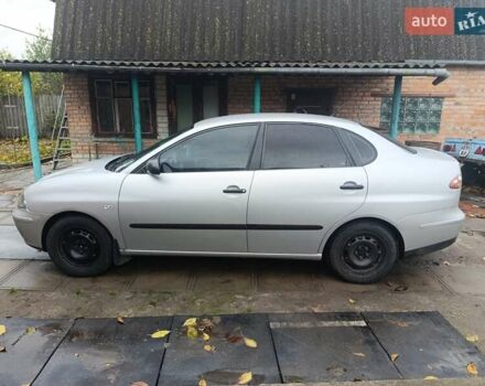 Сірий Сеат Cordoba, об'ємом двигуна 1.39 л та пробігом 165 тис. км за 3000 $, фото 1 на Automoto.ua