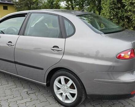 Сірий Сеат Cordoba, об'ємом двигуна 1.4 л та пробігом 200 тис. км за 5450 $, фото 3 на Automoto.ua