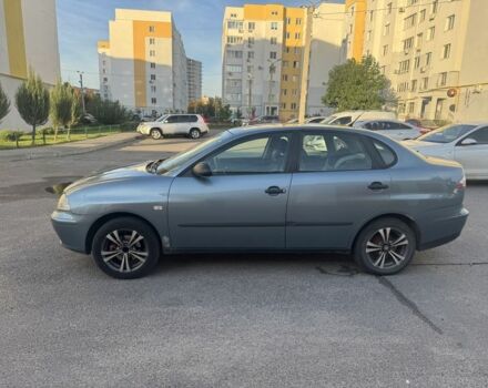 Сірий Сеат Cordoba, об'ємом двигуна 1.4 л та пробігом 270 тис. км за 2750 $, фото 2 на Automoto.ua