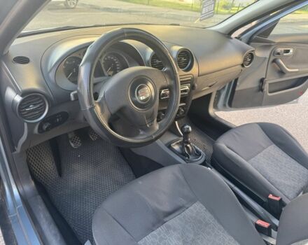 Сірий Сеат Cordoba, об'ємом двигуна 1.4 л та пробігом 270 тис. км за 2750 $, фото 15 на Automoto.ua