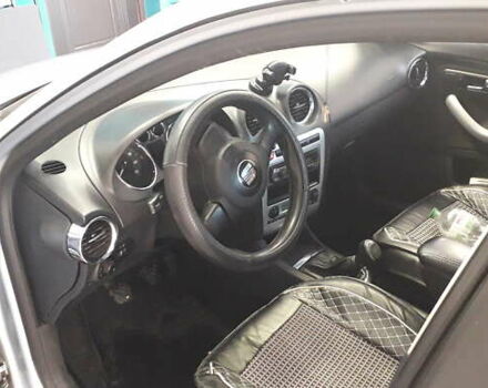 Серый Сеат Кордоба, объемом двигателя 2 л и пробегом 256 тыс. км за 4600 $, фото 4 на Automoto.ua