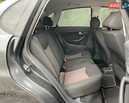 Серый Сеат Кордоба, объемом двигателя 1.98 л и пробегом 268 тыс. км за 4290 $, фото 11 на Automoto.ua