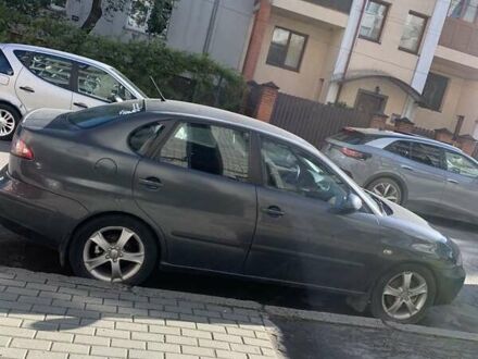 Сірий Сеат Cordoba, об'ємом двигуна 1.98 л та пробігом 311 тис. км за 2500 $, фото 1 на Automoto.ua