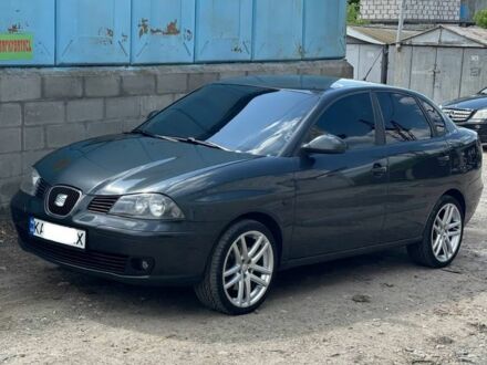 Сеат Cordoba 2008 у Києві на Automoto.ua Сірий Сеат Cordoba, об'ємом двигуна 2 л та пробігом 216 тис. км за 5200 $, фото 1 на Automoto.ua