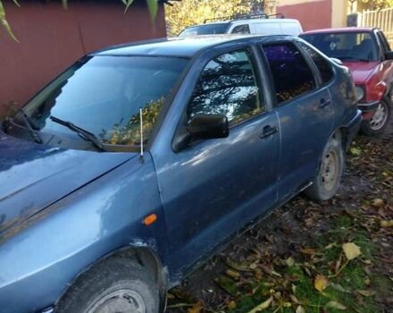 Синий Сеат Кордоба, объемом двигателя 1.8 л и пробегом 300 тыс. км за 1150 $, фото 5 на Automoto.ua