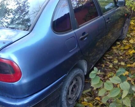 Синий Сеат Кордоба, объемом двигателя 1.8 л и пробегом 300 тыс. км за 1150 $, фото 6 на Automoto.ua