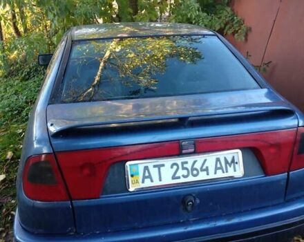 Синий Сеат Кордоба, объемом двигателя 1.8 л и пробегом 300 тыс. км за 1150 $, фото 1 на Automoto.ua