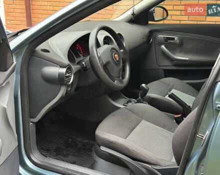 Синий Сеат Кордоба, объемом двигателя 1.39 л и пробегом 195 тыс. км за 3999 $, фото 6 на Automoto.ua