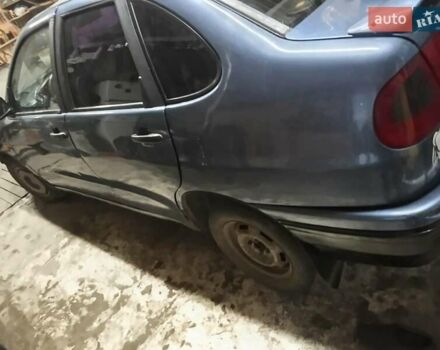 Синий Сеат Кордоба, объемом двигателя 1.8 л и пробегом 300 тыс. км за 1150 $, фото 1 на Automoto.ua