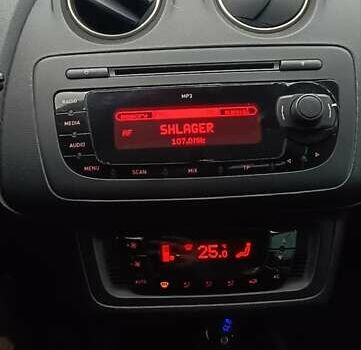 Белый Сеат Ибица, объемом двигателя 1.39 л и пробегом 197 тыс. км за 5000 $, фото 17 на Automoto.ua