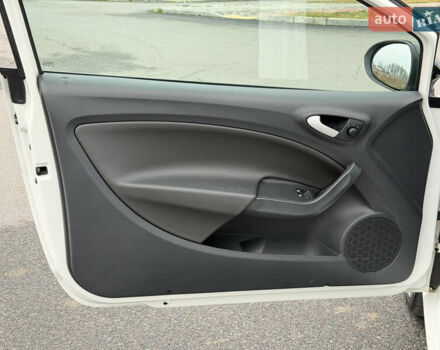 Белый Сеат Ибица, объемом двигателя 1.4 л и пробегом 198 тыс. км за 8111 $, фото 27 на Automoto.ua