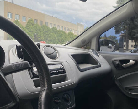 Белый Сеат Ибица, объемом двигателя 1.2 л и пробегом 200 тыс. км за 5200 $, фото 4 на Automoto.ua