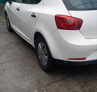 Белый Сеат Ибица, объемом двигателя 1.2 л и пробегом 200 тыс. км за 6000 $, фото 2 на Automoto.ua