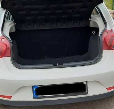 Белый Сеат Ибица, объемом двигателя 1.2 л и пробегом 200 тыс. км за 6000 $, фото 8 на Automoto.ua