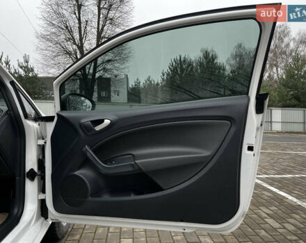 Білий Сеат Ibiza, об'ємом двигуна 1.4 л та пробігом 193 тис. км за 8500 $, фото 28 на Automoto.ua