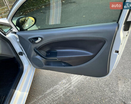 Білий Сеат Ibiza, об'ємом двигуна 1.39 л та пробігом 99 тис. км за 3900 $, фото 11 на Automoto.ua