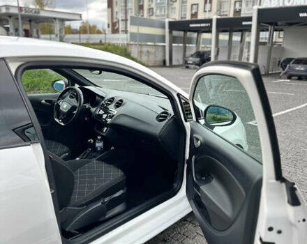 Белый Сеат Ибица, объемом двигателя 1.39 л и пробегом 214 тыс. км за 8200 $, фото 7 на Automoto.ua