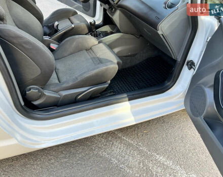 Білий Сеат Ibiza, об'ємом двигуна 1.39 л та пробігом 99 тис. км за 3900 $, фото 18 на Automoto.ua
