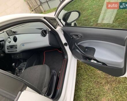 Сеат Ибица 2013 в Киеве на Automoto.ua Белый Сеат Ибица, объемом двигателя 1.2 л и пробегом 224 тыс. км за 5600 $, фото 6 на Automoto.ua