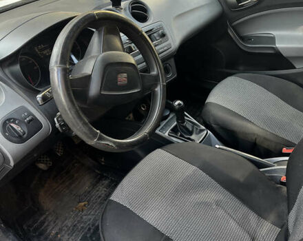 Белый Сеат Ибица, объемом двигателя 1.39 л и пробегом 180 тыс. км за 7500 $, фото 5 на Automoto.ua