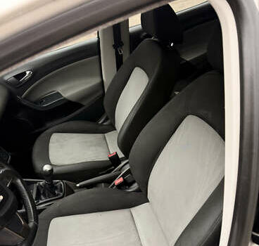 Белый Сеат Ибица, объемом двигателя 1.39 л и пробегом 210 тыс. км за 6400 $, фото 27 на Automoto.ua