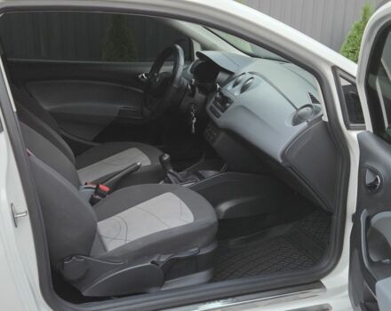 Белый Сеат Ибица, объемом двигателя 1.2 л и пробегом 98 тыс. км за 7200 $, фото 4 на Automoto.ua